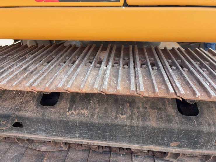 2017-caterpillar-323-image-11