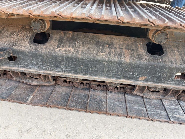 2017-caterpillar-323-image-12