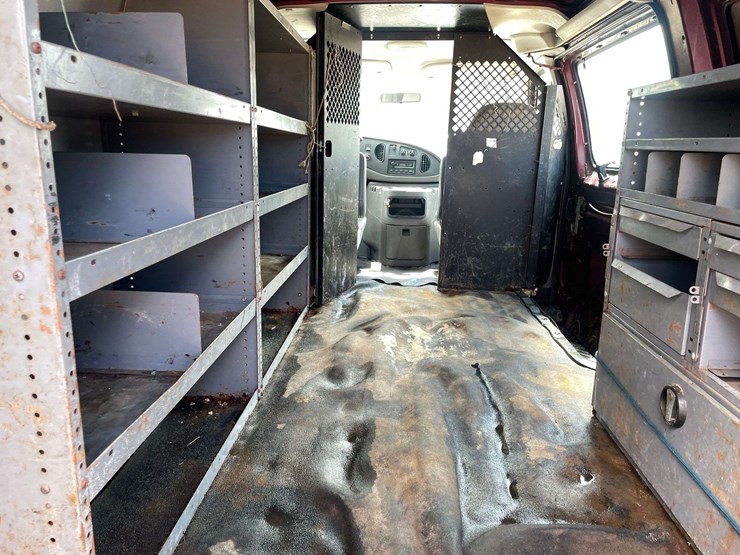 2005-ford-cargo-image-14