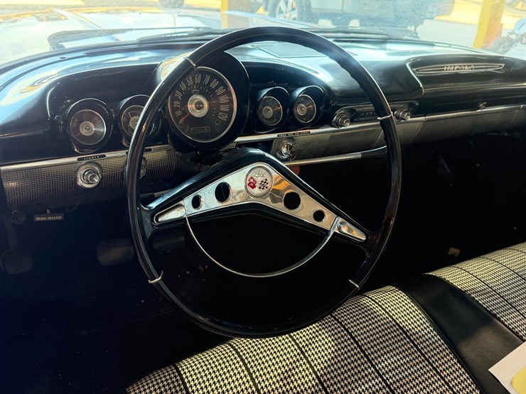 #128-•-1960-chevrolet-impala-2-door-hardtop-–-348-v8-image-124