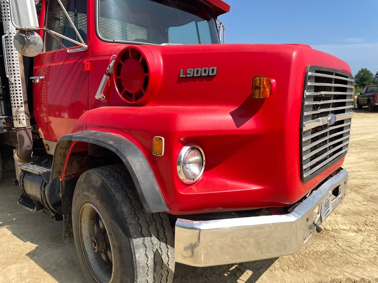 1980-ford-l9000-image-12