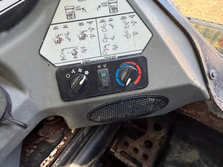 2015-bobcat-t770-image-27