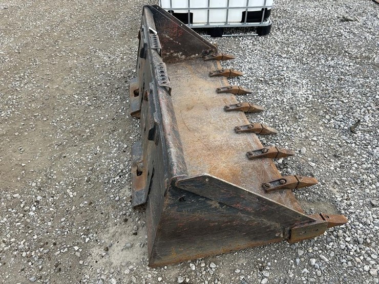 74”-skid-steer-tooth-bucket-image-5