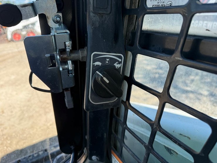 2015-bobcat-t650-image-21