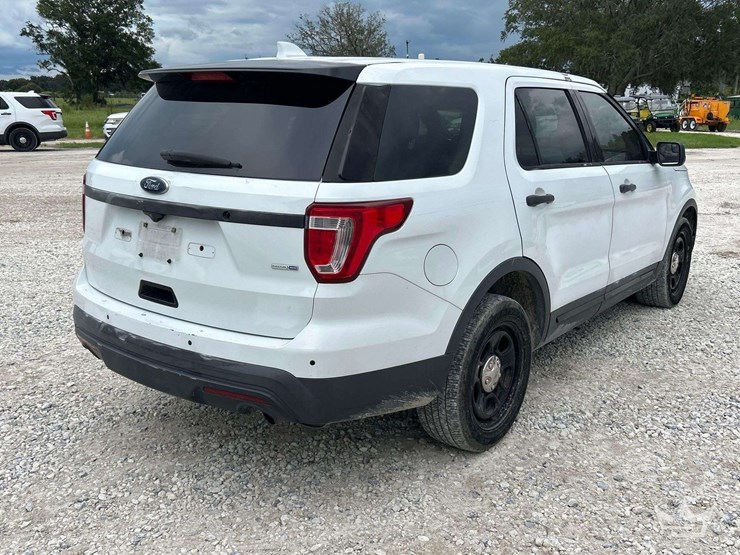 2016-ford-explorer-image-3