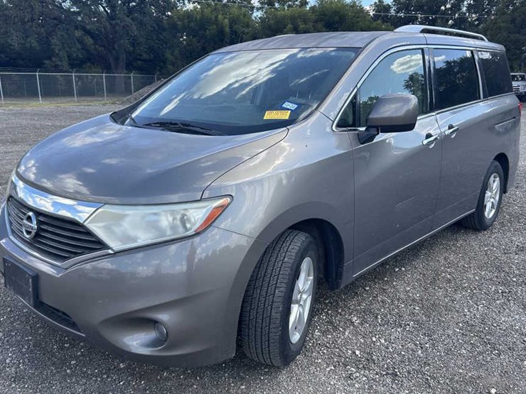 2016-nissan-quest-image-1