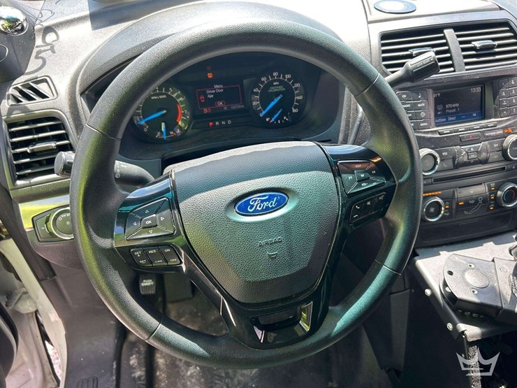 2016-ford-explorer-image-13