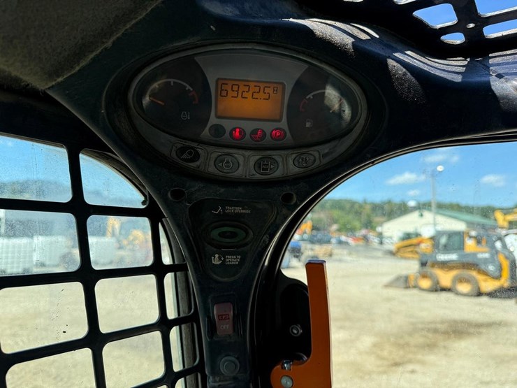 2015-bobcat-t650-image-23