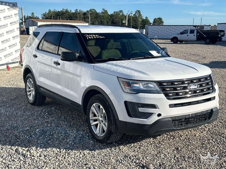 2016-ford-explorer-image-2