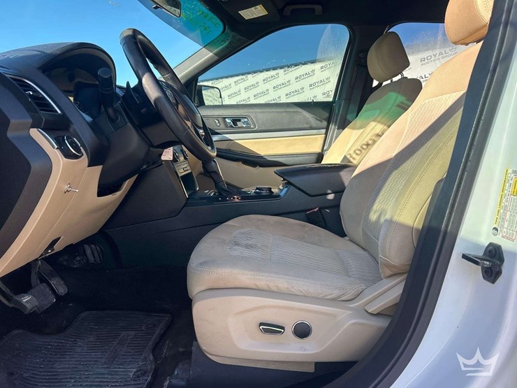 2016-ford-explorer-image-8