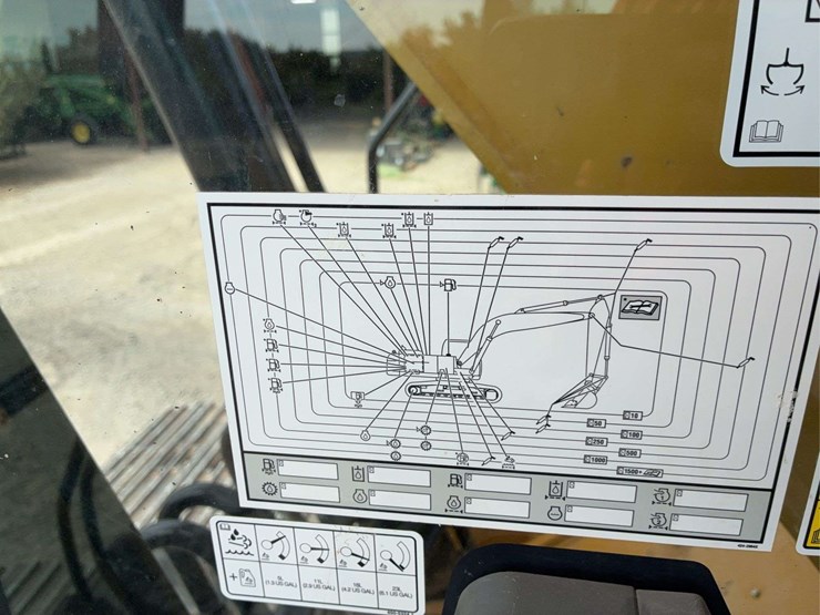 2017-caterpillar-323-image-24