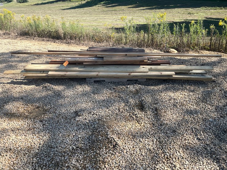 #3869-•-pallet-of-misc.-lumber-image-2