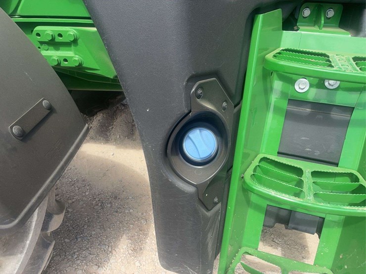 2022-john-deere-r-image-17