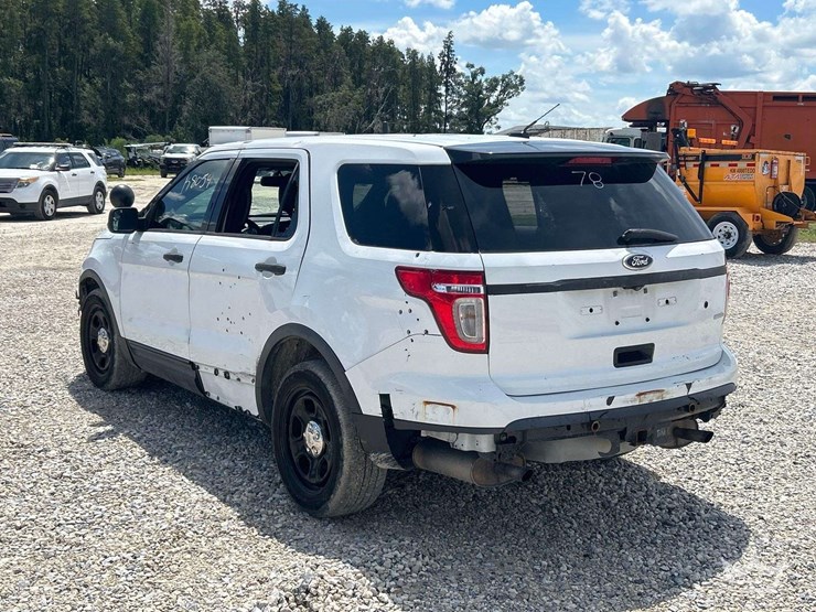 2015-ford-explorer-image-4