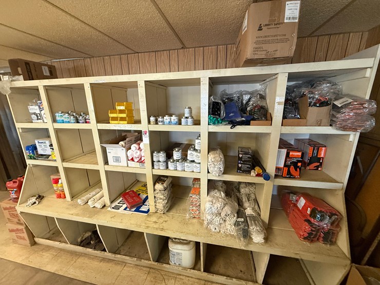 wall-section-(14)-boxes-of-nitrile-gloves,-(200+)-pairs-g-grip-gloves,-blakc-dot-gloves,-flame-resistant,-anit-seize,-&-related-image-1