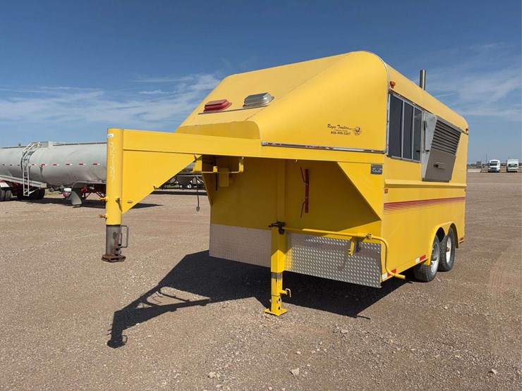 2004-reyes-trailers-enclosed-cargo-trailer-image-1