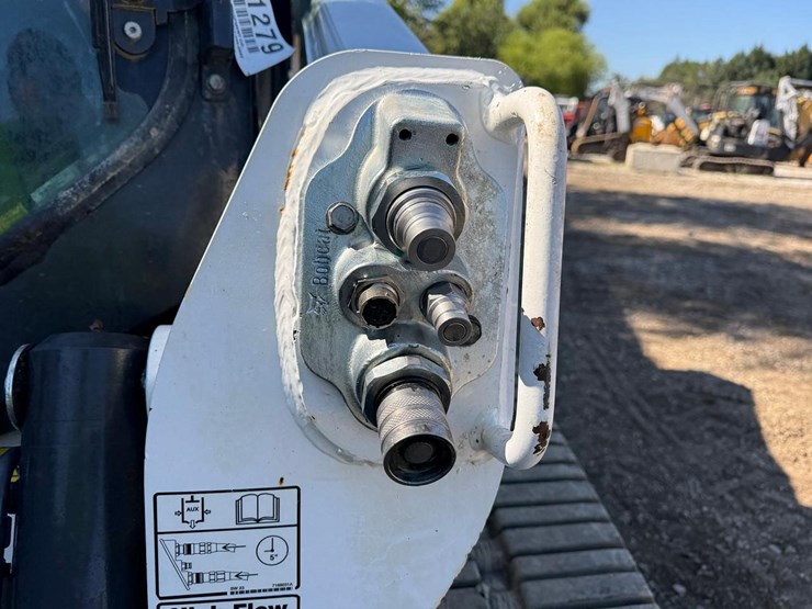 2023-bobcat-t770-image-11
