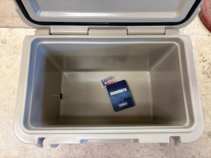 unused-mammoth-30qt-cooler-image-3