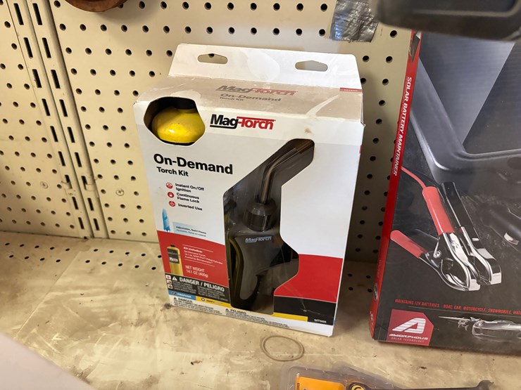 hardware-contents-of-store-shelf-section-image-10