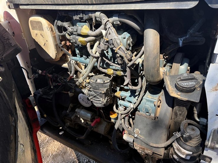 2015-bobcat-t770-image-15