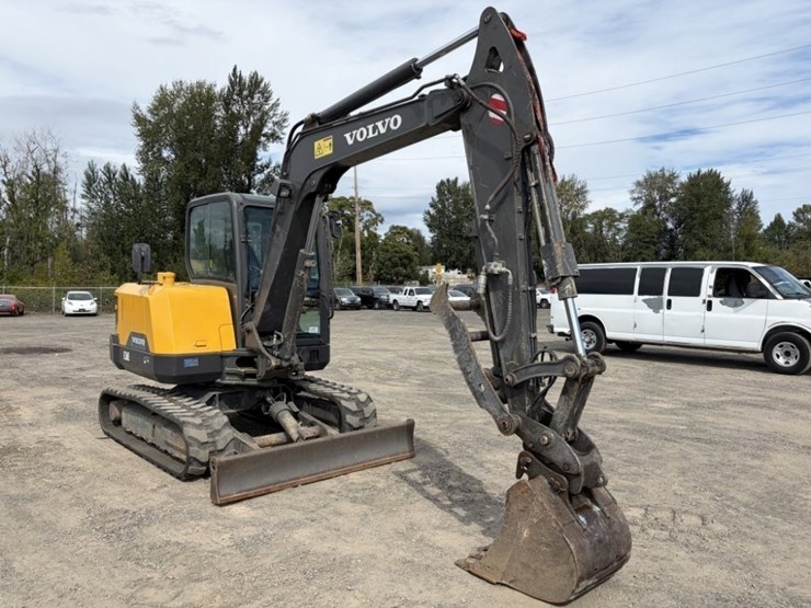 2021-volvo-ec60e-image-2