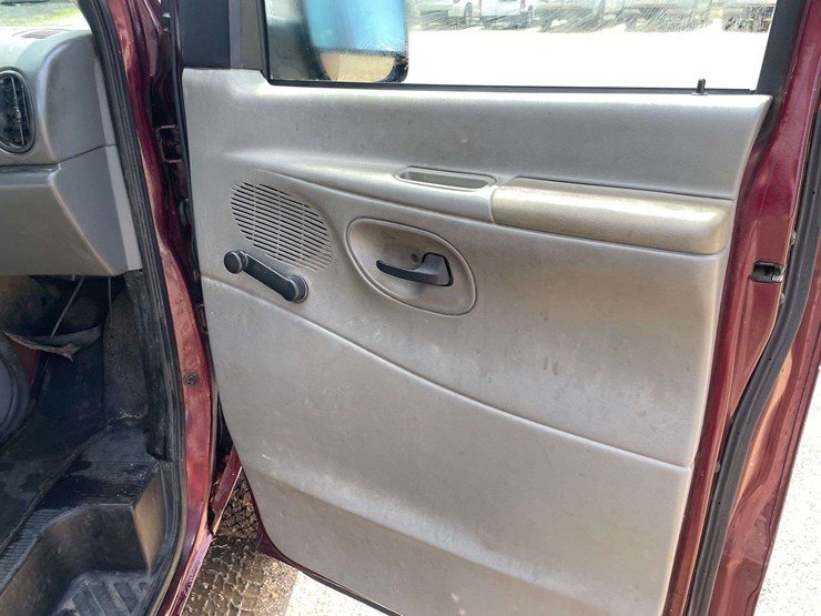 2005-ford-cargo-image-17