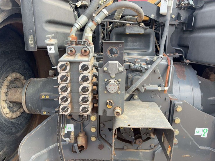 2005-challenger-cat-mt-855-b-belted-tractor-image-15