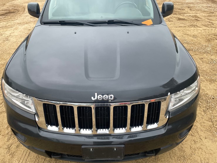 2011-jeep-grand-cherokee-laredo-image-14