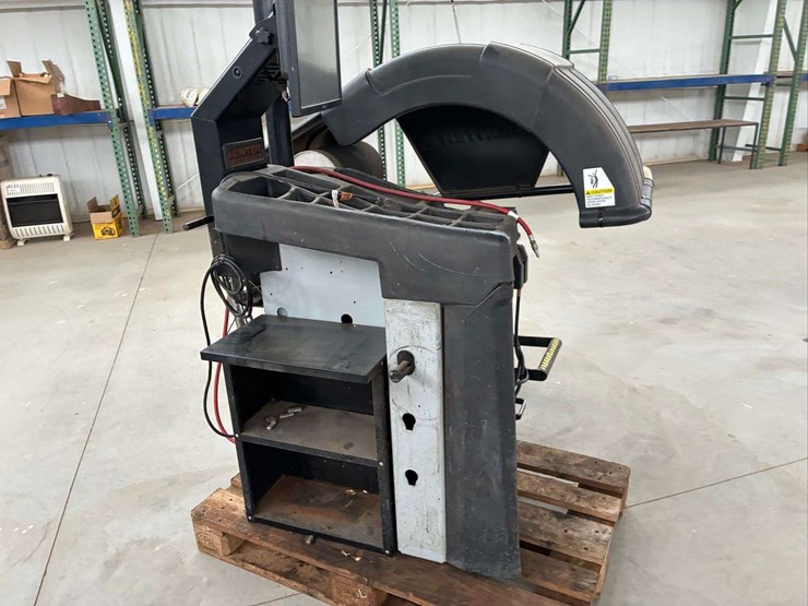 vas-6230b-hunter-hammerhead-wheel-balancer-image-3