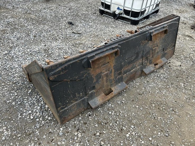 74”-skid-steer-tooth-bucket-image-3