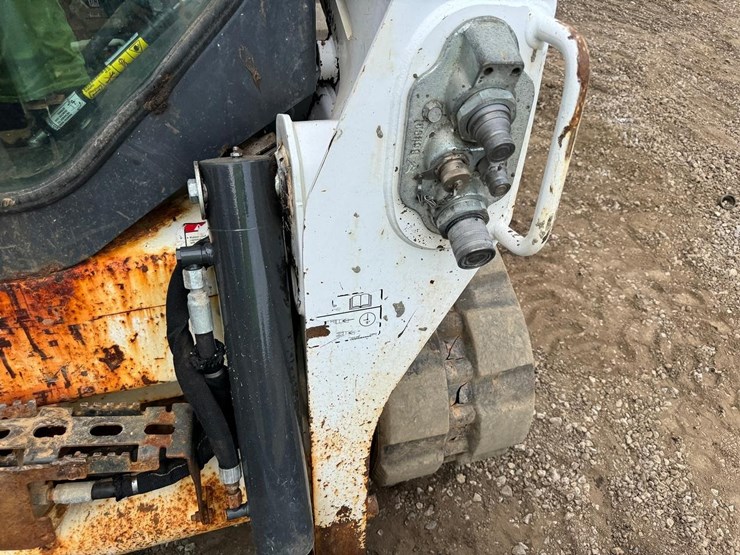 2019-bobcat-t595-image-12