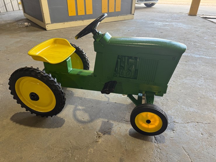#300-•-1950's-cast-aluminum-john-deere-toy-image-2