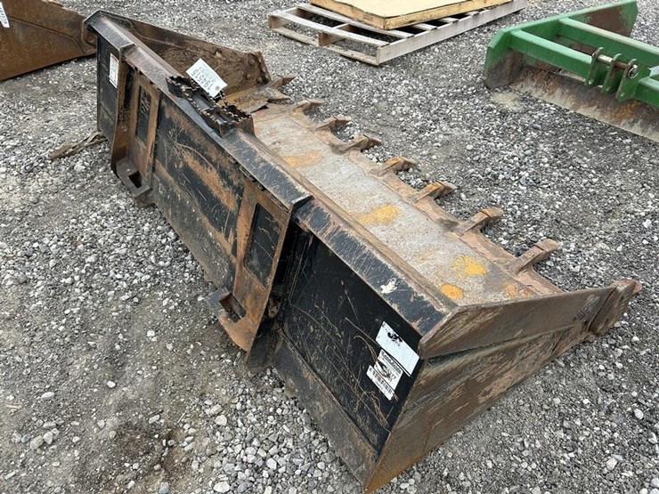 80”-tooth-skid-steer-bucket-image-3