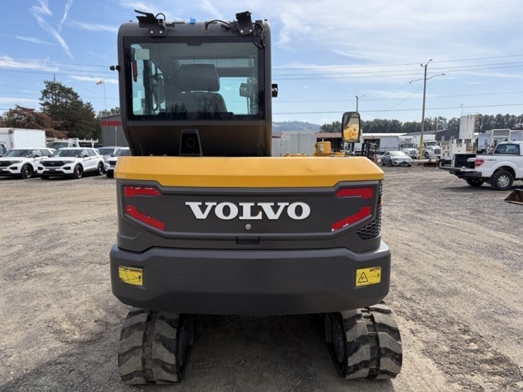 2021-volvo-ec60e-image-5
