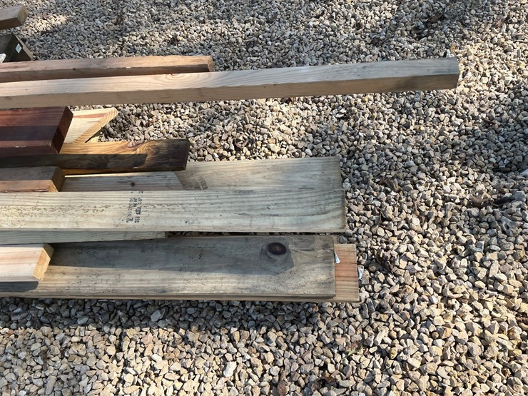 #3869-•-pallet-of-misc.-lumber-image-8