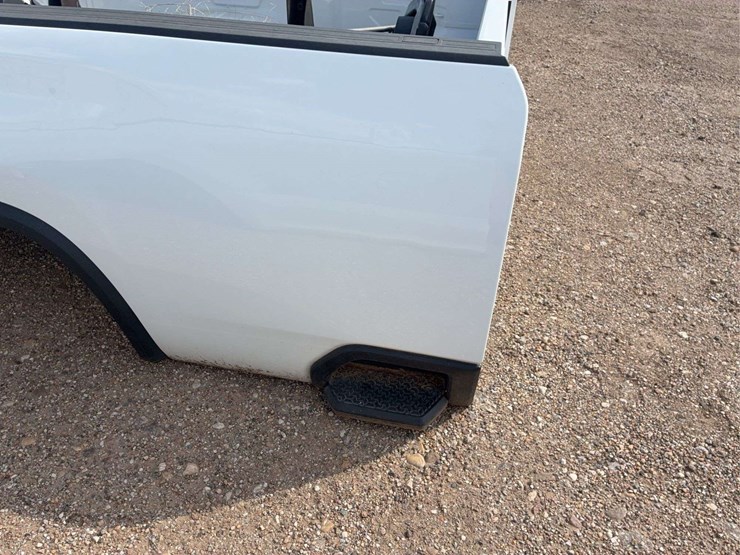 2019-2023-chevy-long-bed-truck-bed-image-4