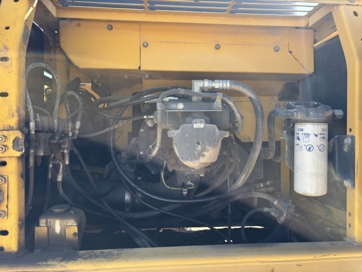 2013-komatsu-pc360-lc-10-image-28