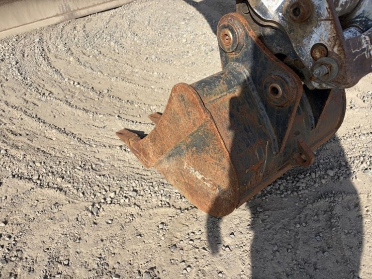 2014-takeuchi-tb235-image-11