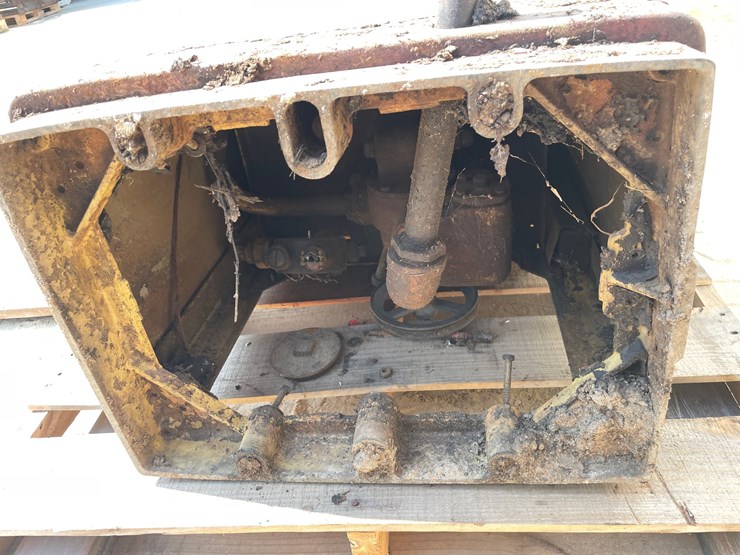 #3843-•-vintage-standard-fuel-pump-image-10