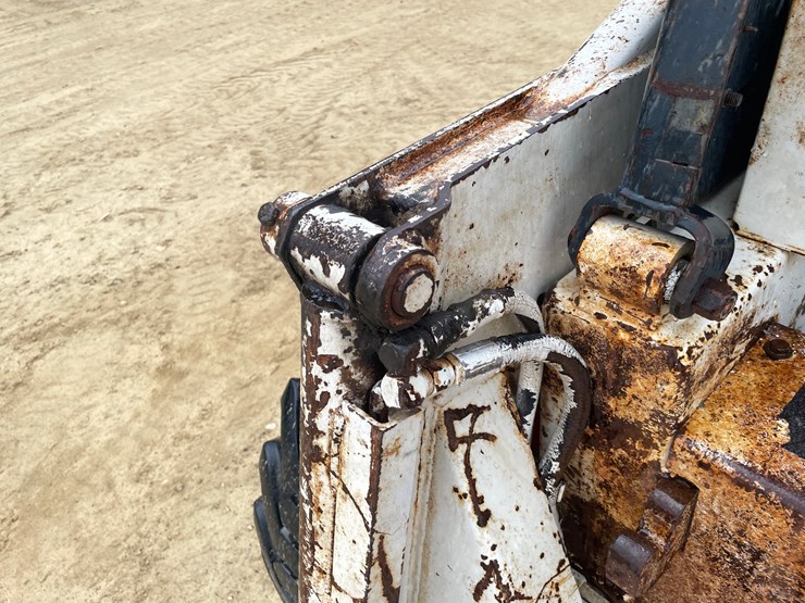#313-•-bobcat-7222-hydrostatic-skidsteer-image-37
