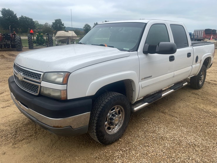2005-chevrolet-silverado-2500-image-1