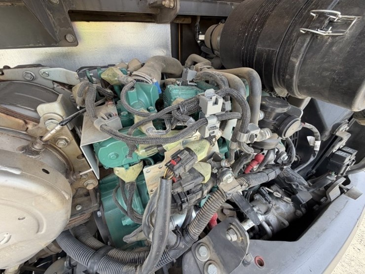 2021-volvo-ec60e-image-23