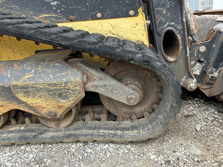 new-holland-c227-image-16