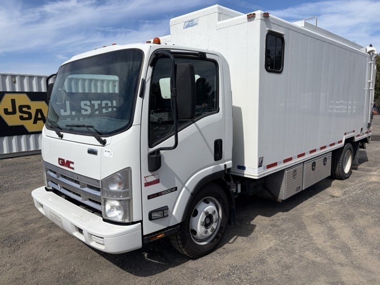 2008-gmc-w5500hd-image-1