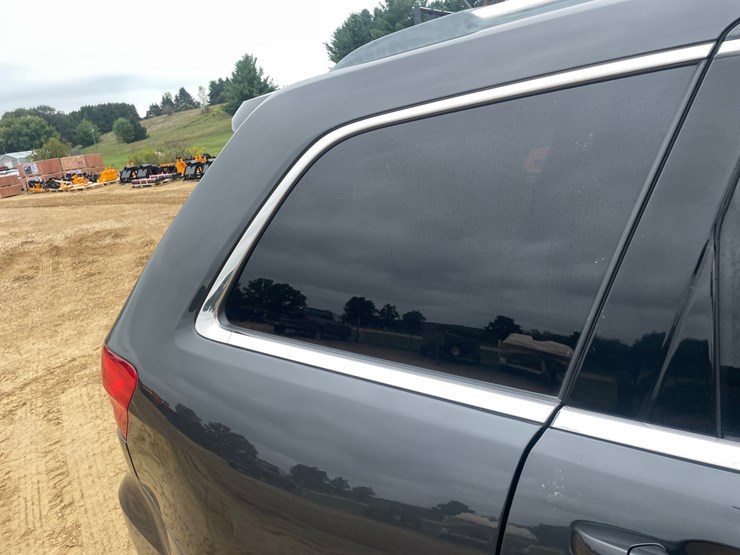2011-jeep-grand-cherokee-laredo-image-21