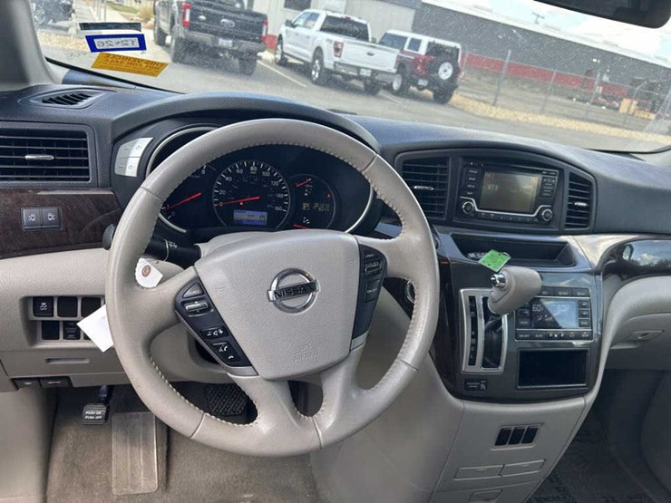 2016-nissan-quest-image-9