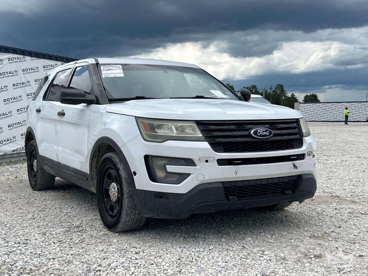 2016-ford-explorer-image-2