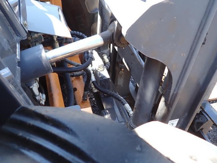 2019-case-586h-image-9