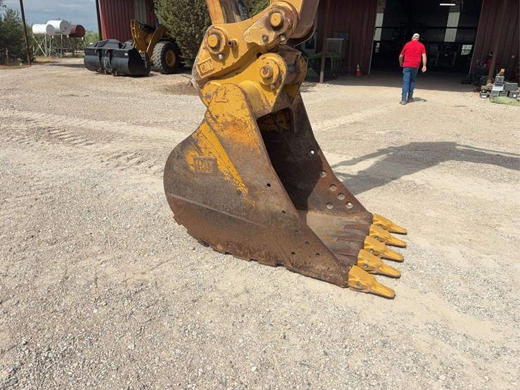2017-caterpillar-323-image-5