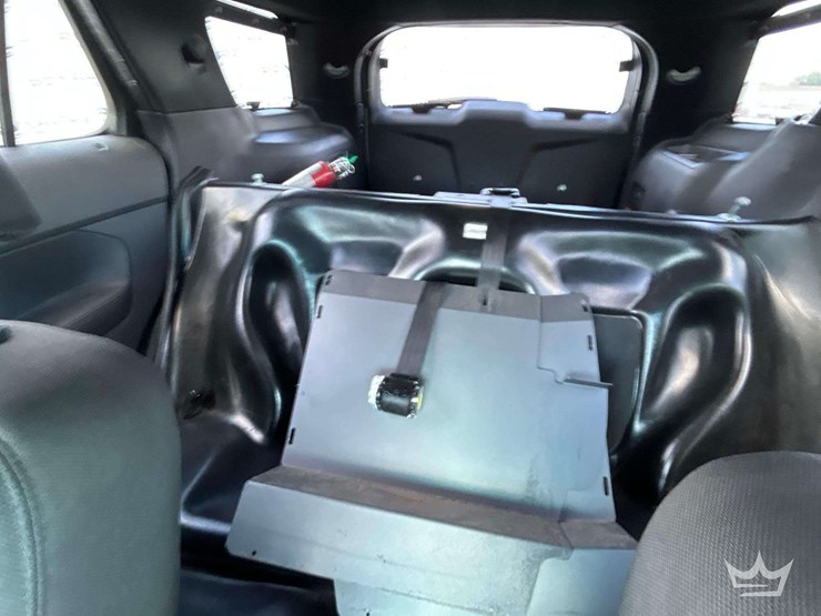 2016-ford-explorer-image-19